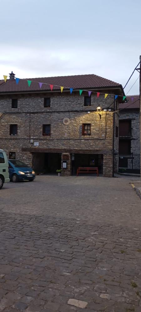 Imagen Renovación de pavimentación de un tramo de la plaza Mayor de Yésero